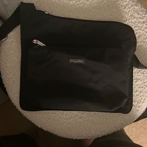 black baggallini crossbody bag. 11in x 9in